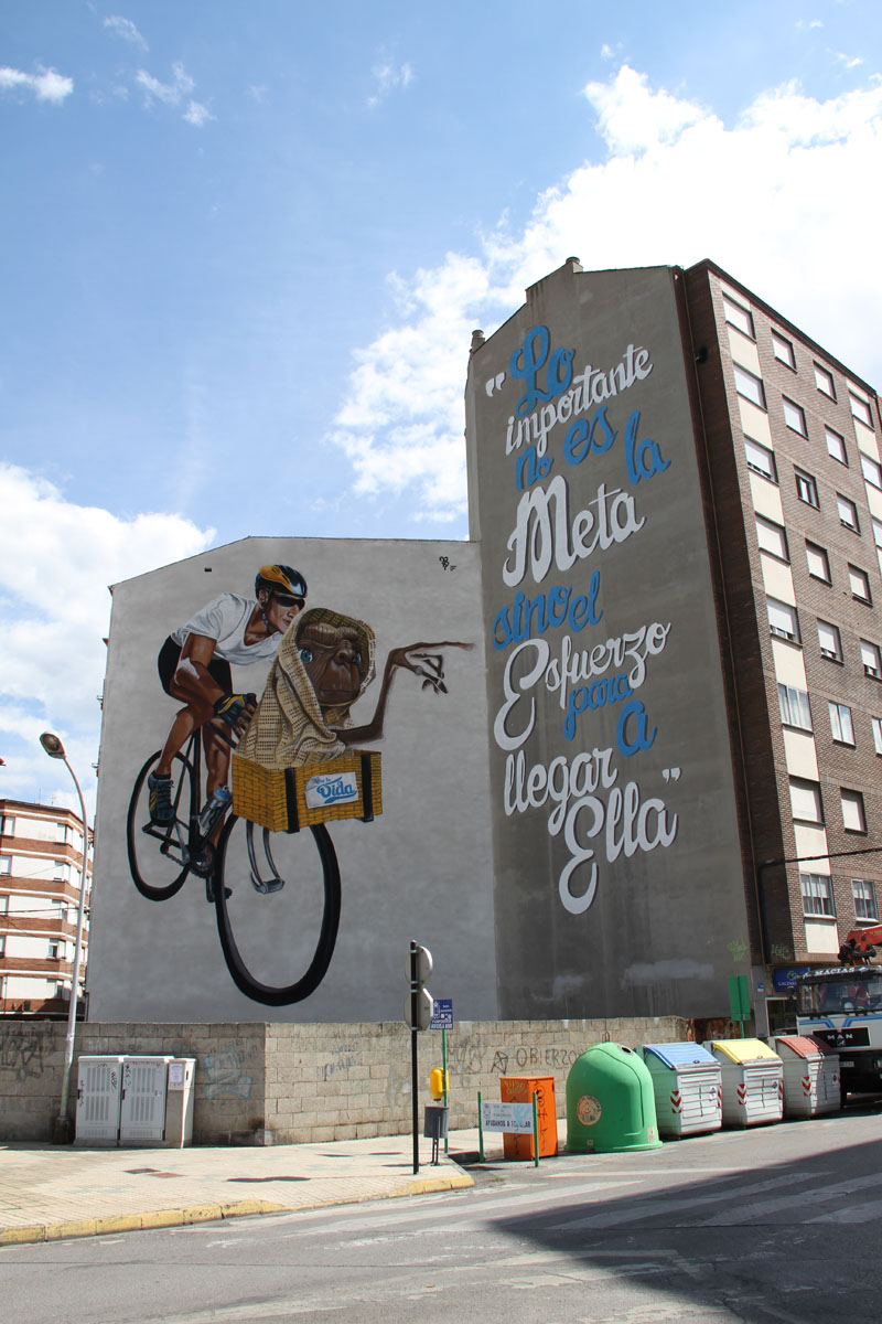 Mural urbano situado en Ponferrada con el mensaje sobre el valor del esfuerzo para alcanzar una meta